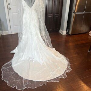 NWT Johnson & Johnson Bridal Veil White Chapel Length
